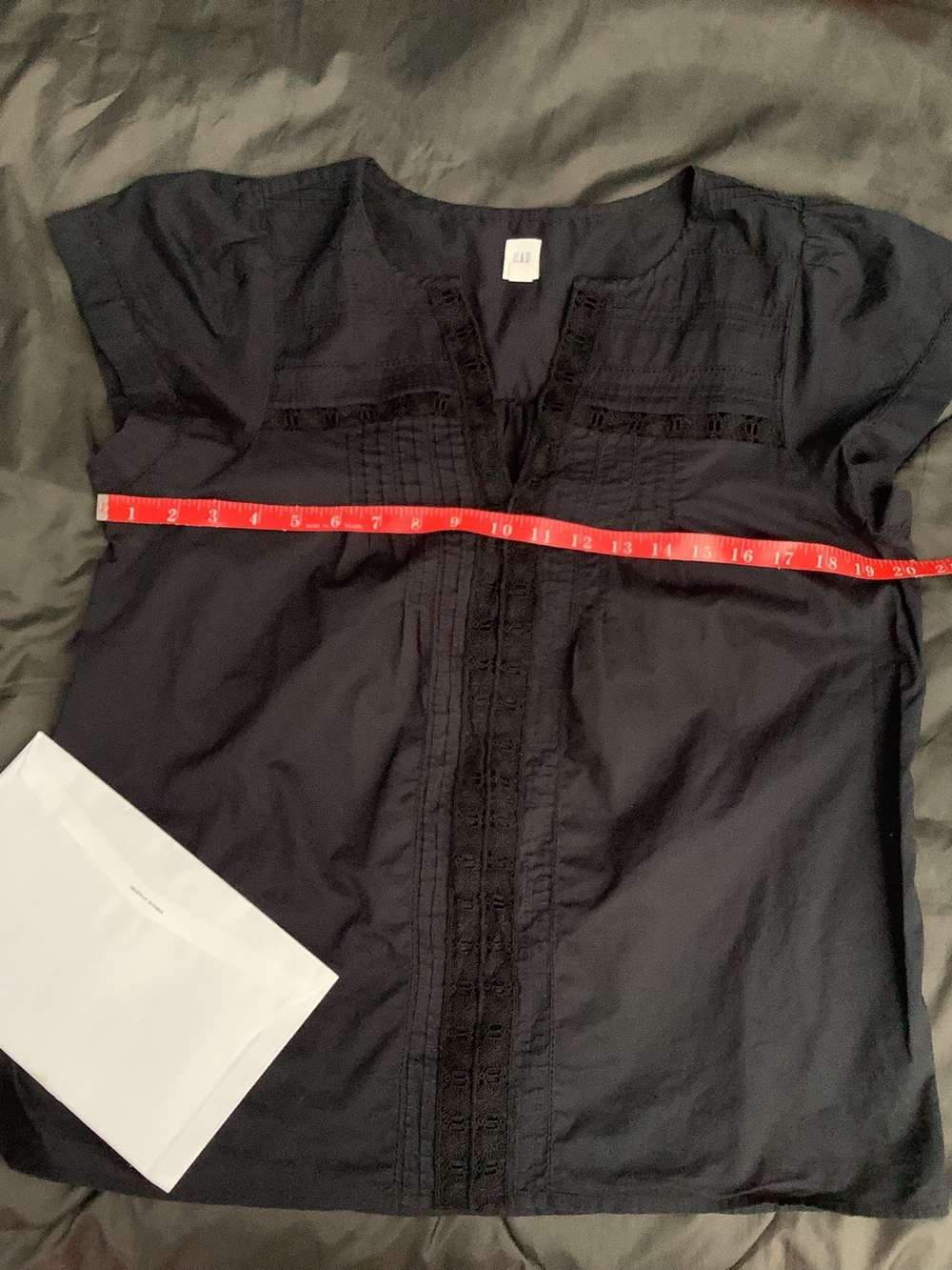 GAP Med Tall Black eyelet-Trim Short Sleeve Top